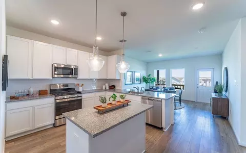 Kitchen - 10403 Salitrillo Bnd, Converse, TX 78109 photo 2 of 5