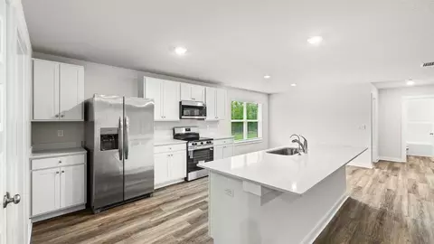 Kitchen - 1663 Salem Dr, Chipley, FL 32428 photo 5 of 6