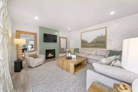 Living - 44807 244th Ave SE, Enumclaw, WA 98022 photo 1 of 1