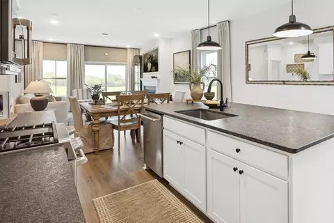 Kitchen - 5117 Shepherds Gln, Willoughby, OH 44094 photo 3 of 4