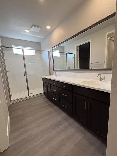 Bath - 1249 Mccabe Cir, Galt, CA 95632 photo 1 of 2