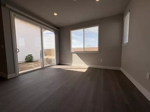 Living - 1249 Mccabe Cir, Galt, CA 95632 photo 3 of 4