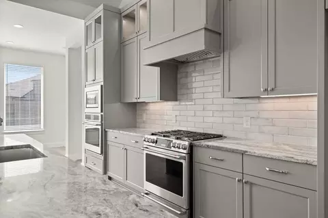 Kitchen - 424 Shadowfax Dr, Aledo, TX 76008 photo 2 of 2