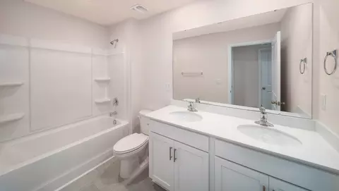 Bath - 4697 Fanning Rd, Hickory, NC 28602 photo 3 of 7