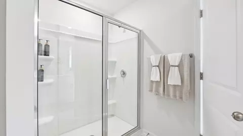 Bath - 4697 Fanning Rd, Hickory, NC 28602 photo 5 of 7