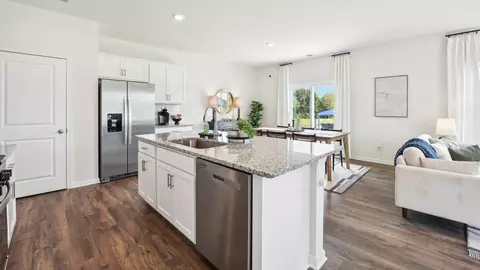 Kitchen - 4697 Fanning Rd, Hickory, NC 28602 photo 5 of 6
