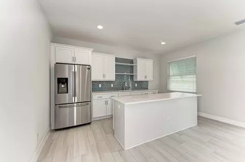 Kitchen - 304 Monet Trl, Bradenton, FL 34212 photo 2 of 12