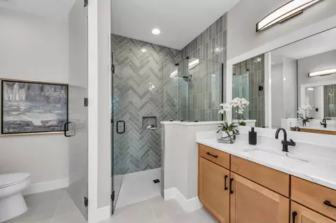 Bath - 304 Monet Trl, Bradenton, FL 34212 photo 1 of 5