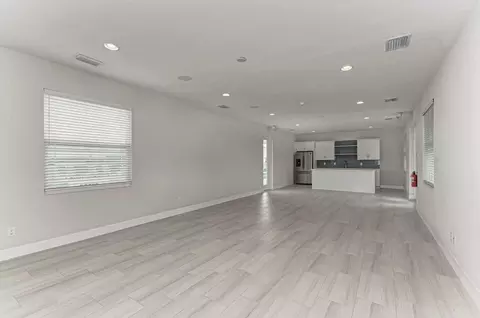 Living - 304 Monet Trl, Bradenton, FL 34212 photo 2 of 9