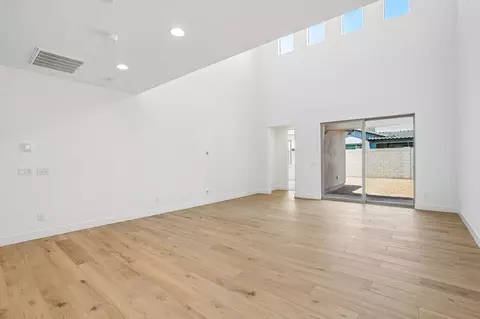 Living - 10430 E Unger Ave, Mesa, AZ 85212 photo 2 of 3