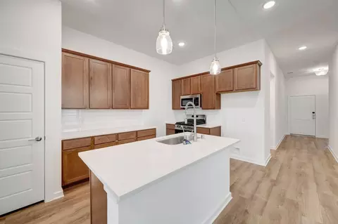 1077 Garnet Star Dr, La Marque, TX 77568