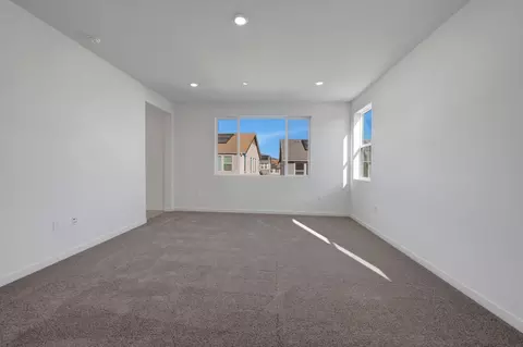 Living - 2567 Lavender Pl, Fairfield, CA 94533 photo 7 of 11