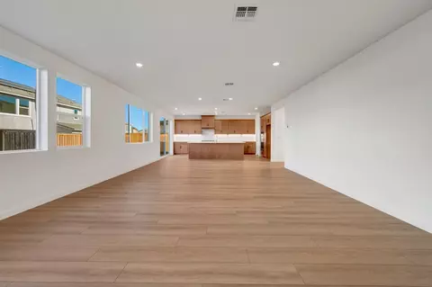 Living - 2567 Lavender Pl, Fairfield, CA 94533 photo 5 of 11