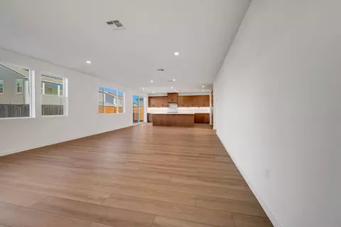 Living - 2567 Lavender Pl, Fairfield, CA 94533 photo 6 of 11