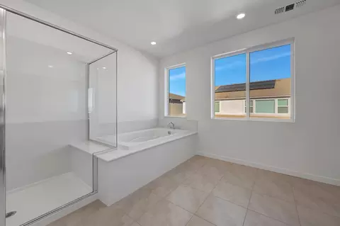 Bath - 2567 Lavender Pl, Fairfield, CA 94533 photo 3 of 14