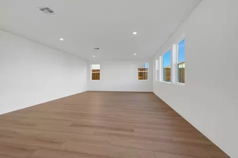 Living - 2567 Lavender Pl, Fairfield, CA 94533 photo 3 of 11