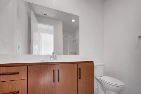 Bath - 2567 Lavender Pl, Fairfield, CA 94533 photo 1 of 14