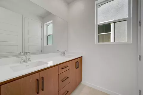 Bath - 2567 Lavender Pl, Fairfield, CA 94533 photo 5 of 14