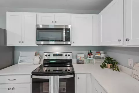 Kitchen - 6310 Grapewood Rd, Spring Hill, FL 34609 photo 3 of 5