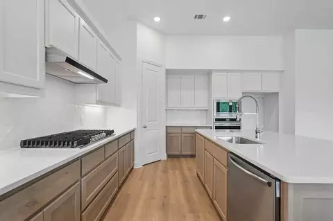 Kitchen - 325 Vale Run, Kyle, TX 78640 photo 3 of 4