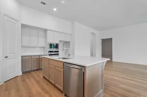 Kitchen - 325 Vale Run, Kyle, TX 78640 photo 2 of 4