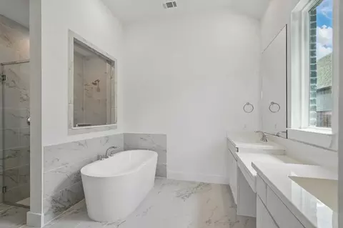 Bath - 325 Vale Run, Kyle, TX 78640 photo 1 of 4