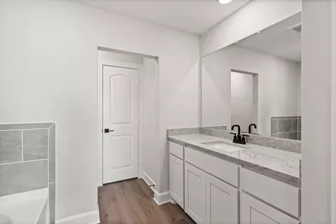 Bath - 766 Carson Ln, Pilot Point, TX 76258 photo 1 of 2
