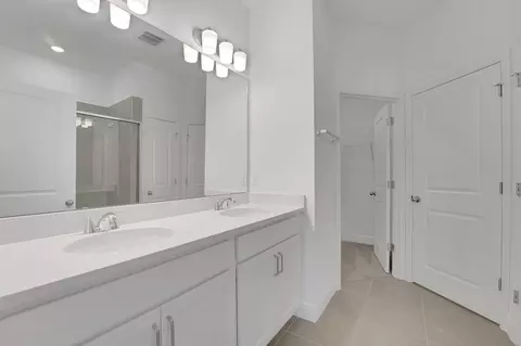 Bath - 235 Meredith Blvd, Winter Haven, FL 33881 photo 2 of 3
