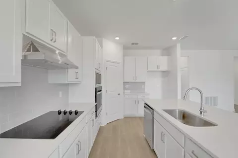 Kitchen - 235 Meredith Blvd, Winter Haven, FL 33881 photo 2 of 5