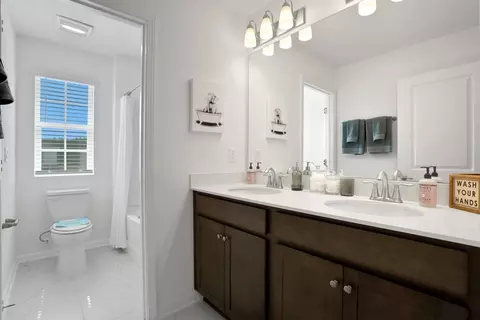 Bath - 14184 Epply Dr, Jacksonville, FL 32218 photo 2 of 2