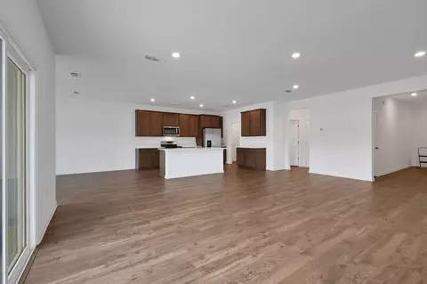 Living - 14184 Epply Dr, Jacksonville, FL 32218 photo 2 of 8