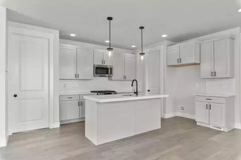 Kitchen - 1948 N Ostler Peak Rd, Daniel, UT 84032 photo 3 of 4