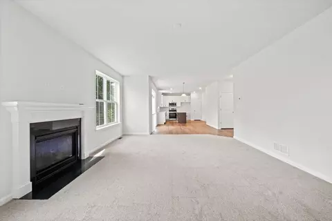 Living - 31 Summit Dr, Smyrna, DE 19977 photo 3 of 4
