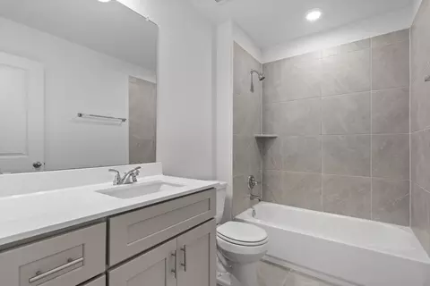 Bath - 122 Dogvane Cir, Kyle, TX 78640 photo 3 of 4