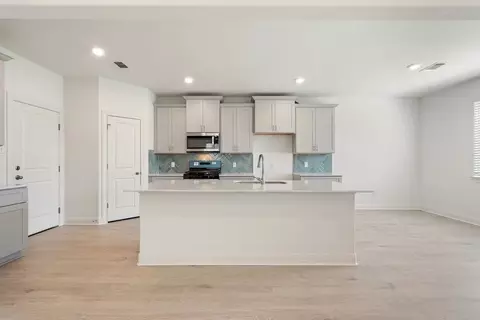 Kitchen - 122 Dogvane Cir, Kyle, TX 78640 photo 4 of 5