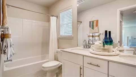 Bath - 10646 N Assembly St, Spokane, WA 99208 photo 3 of 5
