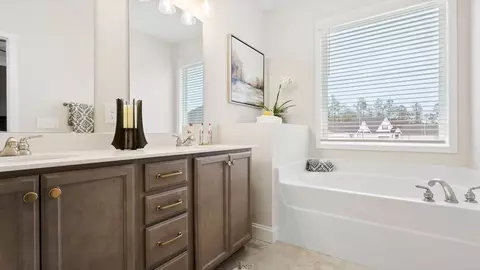 Bath - 3029 Emberly Dr, Roebuck, SC 29376 photo 2 of 5