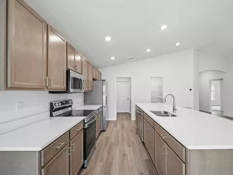 Kitchen - 12333 Alteza Cir, Riverview, FL 33579 photo 2 of 7
