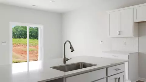 Kitchen - 246 W Reedy Fork Rd, Seneca, SC 29678 photo 4 of 6