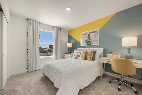 Bedroom - 3915 E Oakridge Ave, Visalia, CA 93292 photo 10 of 16