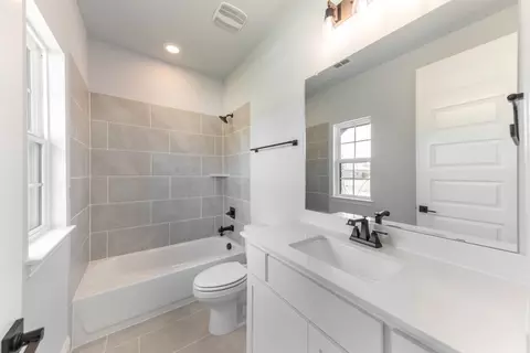 225 Wintergrass Dr, Waxahachie, TX 75165