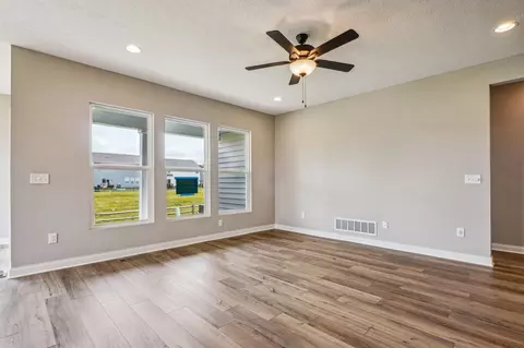 Living - 106 Ruby Rd, Pataskala, OH 43062 photo 3 of 6