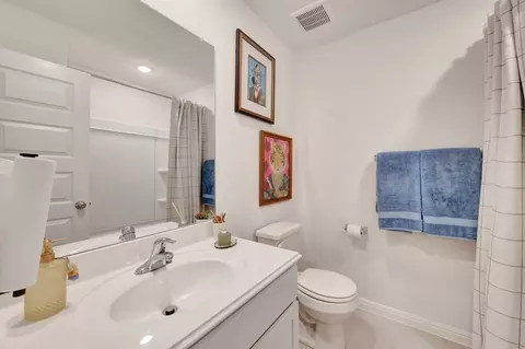Bath - 13507 Piscina Ave, Von Ormy, TX 78073 photo 2 of 2