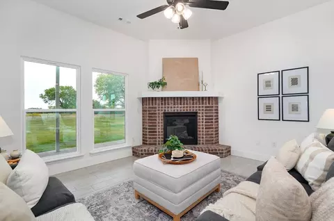 Living - 13701 E 41st, Tulsa, OK 74134 photo 2 of 4