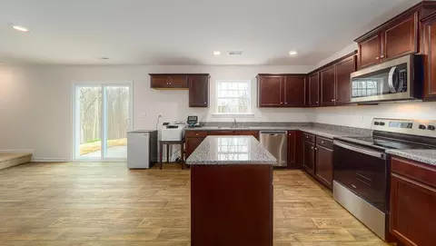 Kitchen - 4 Oak Edge Ln, Greer, SC 29651 photo 3 of 6