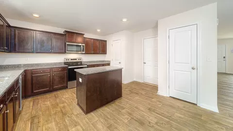 Kitchen - 4 Oak Edge Ln, Greer, SC 29651 photo 4 of 6