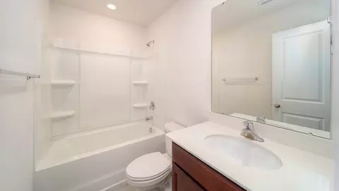 Bath - 4 Oak Edge Ln, Greer, SC 29651 photo 3 of 3