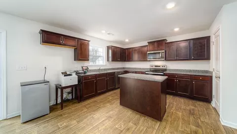 Kitchen - 4 Oak Edge Ln, Greer, SC 29651 photo 2 of 6