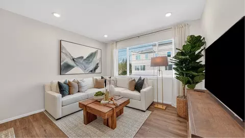 Living - 9811 31st Ave SE, Everett, WA 98208 photo 3 of 3