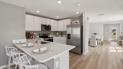 Kitchen - 2161 NE 28th Pl, Ocala, FL 34470 photo 2 of 4